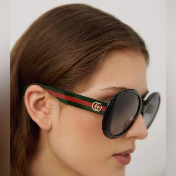 New- 💯 GUCCI GG0712S-001 GUCCI OVERSIZED SUNGLASSES WITH WEB TEMPLE - Picture 1 of 14